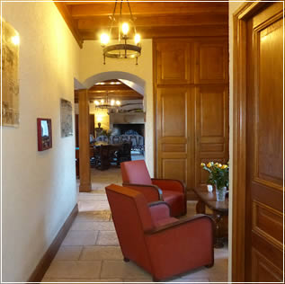 salon bureau pour le petit déjeuner ou la détente